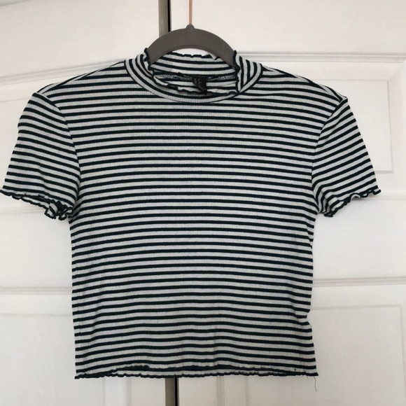 Stripped Crop Top - Picture 2 of 4